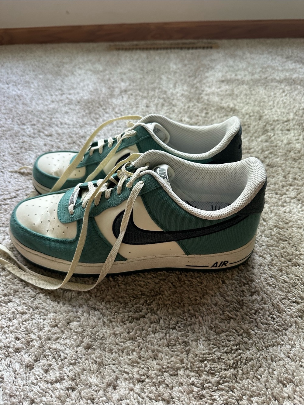 Nike Air Force 1 Size 11 Green and Cream - Picture 2 of 5